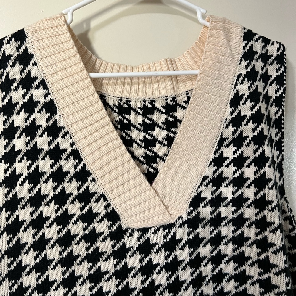 Vest - Picture 2 of 4